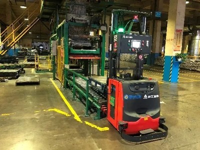 机器代人,降本增效!临工智科57台叉车AGV助力某轮胎企业打造智能工厂