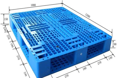 塑料托盘工厂中的叉车应用与协作